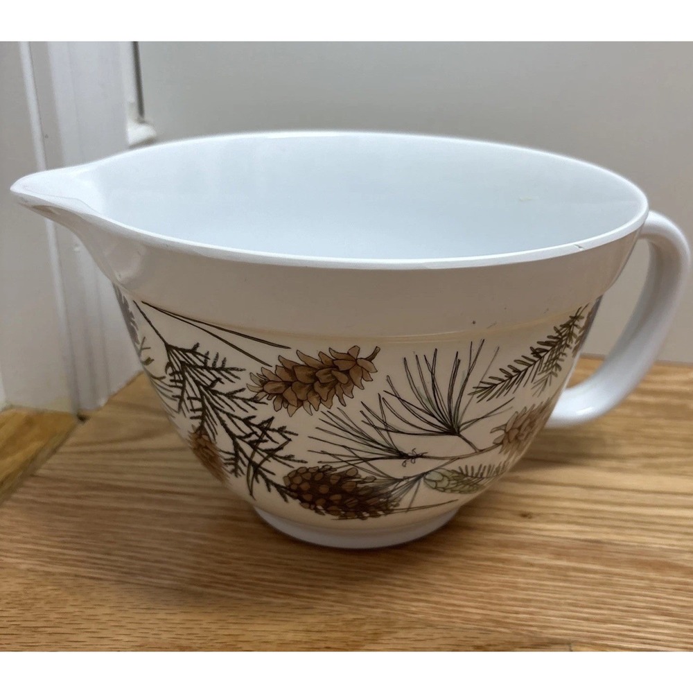 Stonewall Kitchen Batter Bowl Mix Pour Spout Melamine Non-Slip Base Pine Cones